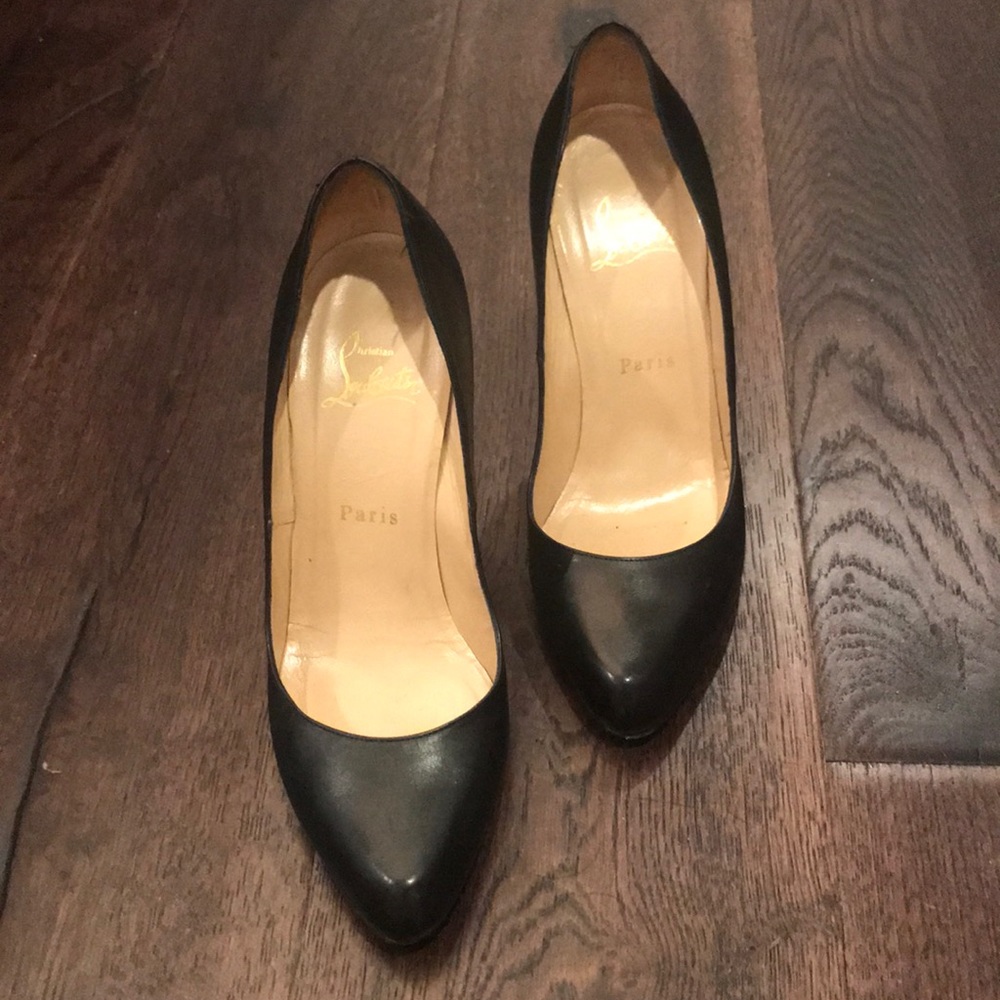 Authentic Christian Louboutin Pumps Size 38 Black